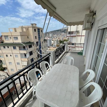 Flower Apartment Sarande Bagian luar foto