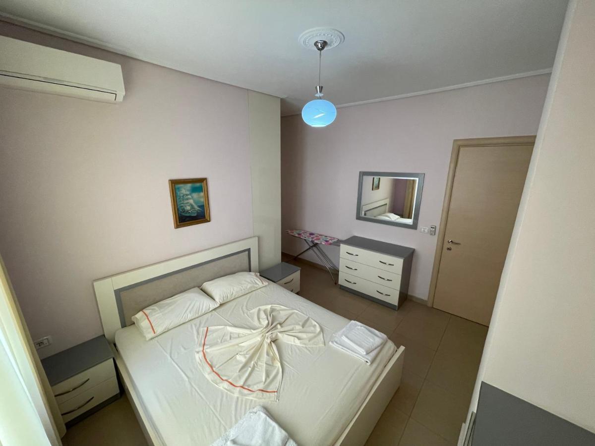 Flower Apartment Sarande Bagian luar foto